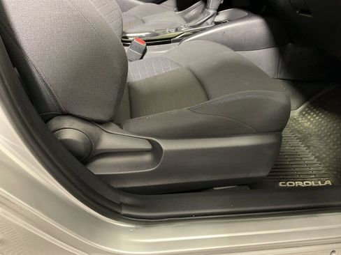 Used 2020 Toyota Corolla SE w/ SE Premium Package image 39