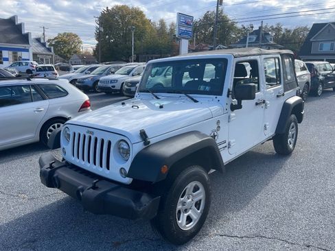 Used 2018 Jeep Wrangler Unlimited Sport w/ Connectivity Group AWD/4WD image 2
