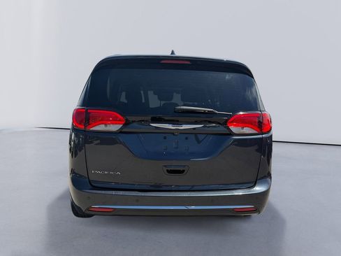 Used 2019 Chrysler Pacifica Touring Plus w/ Cold Weather Group FWD image 4