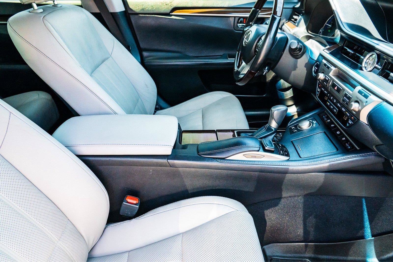 Used 2017 Lexus ES 300h w/ Luxury Package FWD image 28