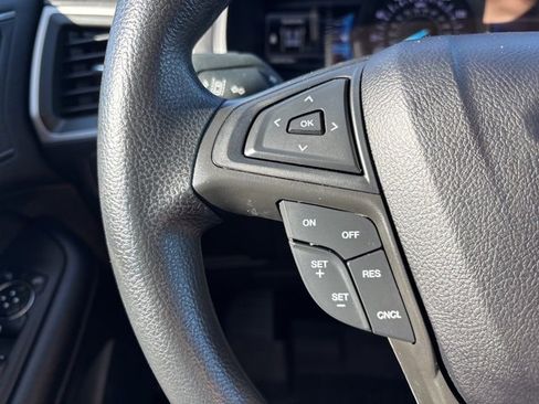 Used 2023 Ford Edge SE image 8