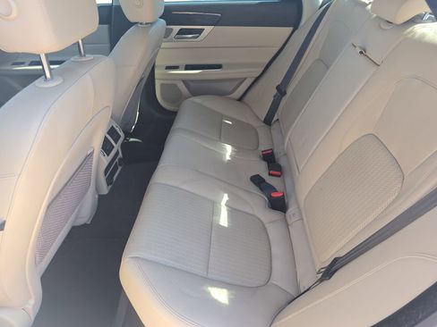 Used 2017 Jaguar XF Prestige RWD image 14