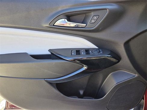 Used 2025 Chevrolet Trax LT w/ LT Convenience Package image 28