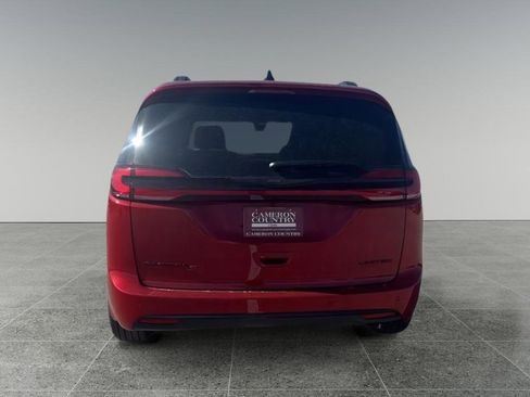 New 2026 Chrysler Pacifica Limited w/ S Appearance Package image 4