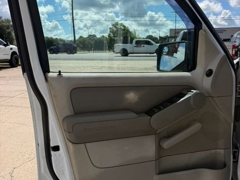 Used 2006 Ford Explorer XLT AWD/4WD image 10