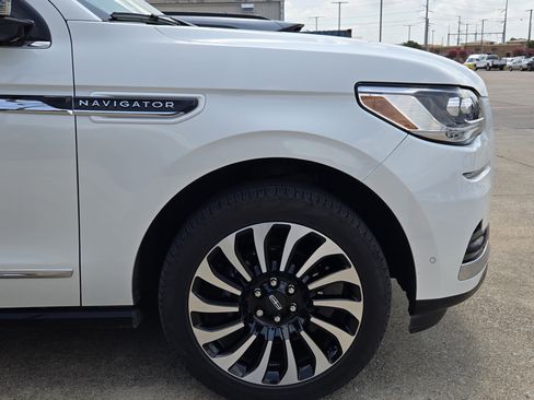 Used 2024 Lincoln Navigator L Black Label AWD/4WD image 8