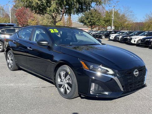 New 2025 Nissan Altima 2.5 S image 4