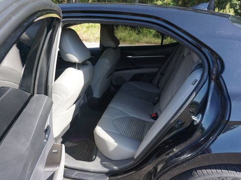 Used 2023 Toyota Camry SE FWD image 15