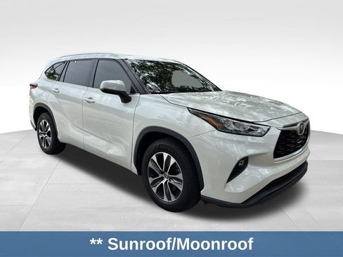 Used 2020 Toyota Highlander XLE FWD image 8