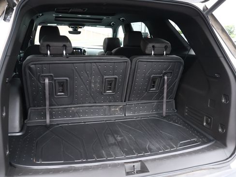 Used 2023 Chevrolet Traverse LT w/ LT Premium Package FWD image 27
