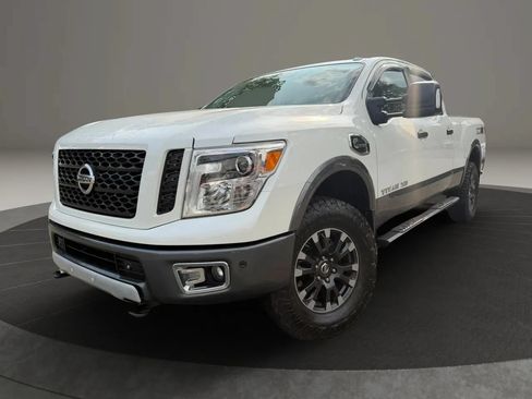 Used 2017 Nissan Titan PRO-4X w/ Pro-4x Convenience Package AWD/4WD image 1