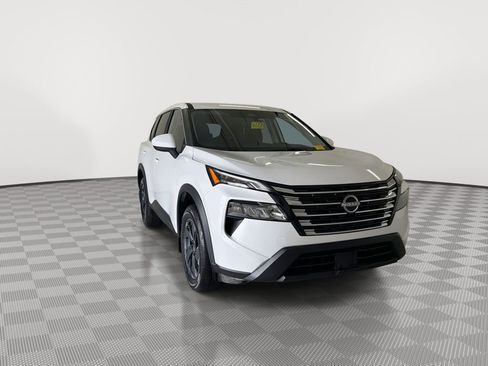 Certified 2025 Nissan Rogue SV image 3