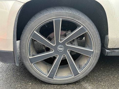 Used 2017 Cadillac Escalade Premium Luxury image 4