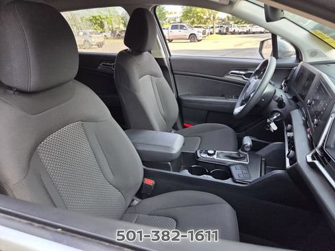 Used 2025 Kia Sportage LX FWD image 16
