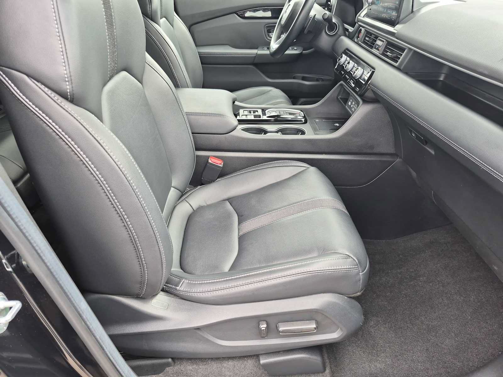 Certified 2024 Honda Pilot Touring image 22