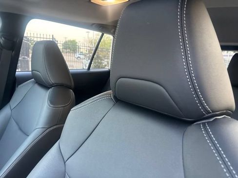 Used 2026 Toyota Corolla Cross XLE w/ Convenience Package FWD image 9