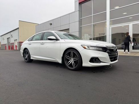 Used 2022 Honda Accord Touring image 1