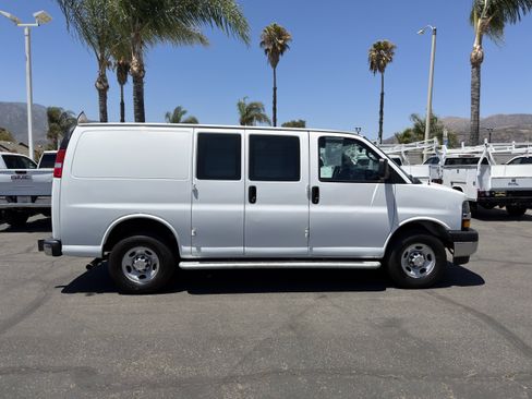 Used 2024 Chevrolet Express 2500 w/ Driver Convenience Package RWD image 9
