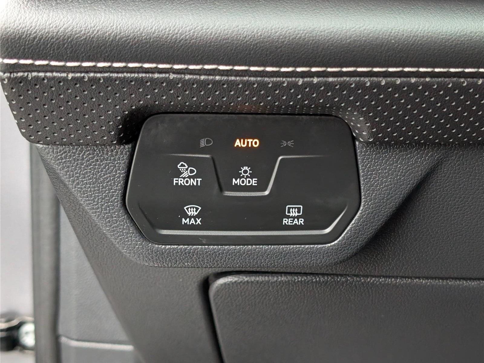Used 2024 Volkswagen Atlas SE AWD/4WD image 24