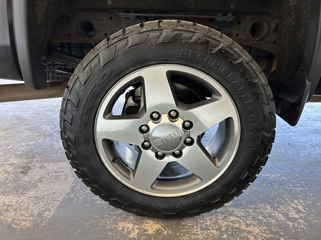 Used 2018 GMC Sierra 2500 SLT w/ All Terrain HD Package AWD/4WD image 13