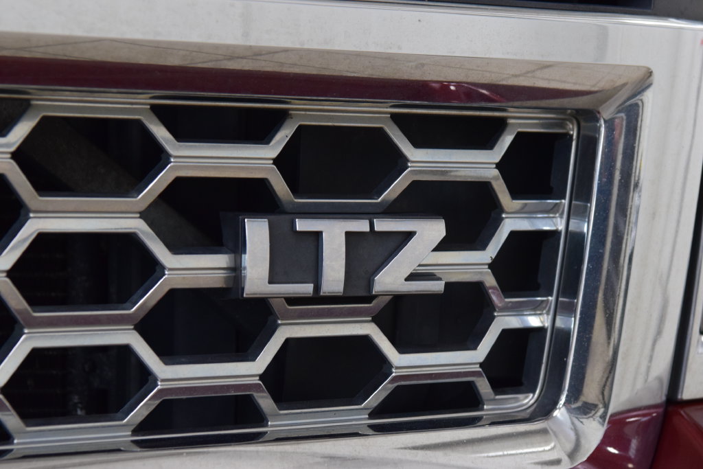 Used 2015 Chevrolet Silverado 1500 LTZ w/ LTZ Plus Package AWD/4WD image 13