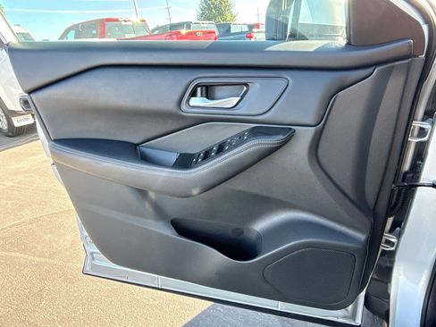 Used 2024 Nissan Rogue SV image 62