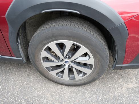 Used 2024 Subaru Outback Premium AWD/4WD image 3