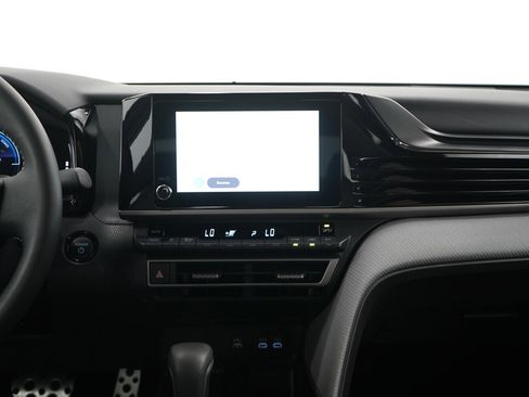 Used 2025 Toyota Camry SE image 14