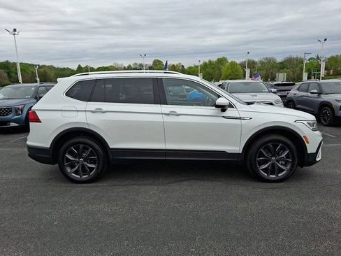Certified 2023 Volkswagen Tiguan SE w/ Panoramic Sunroof Package AWD/4WD image 9