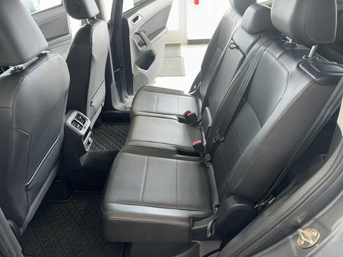 Used 2019 Volkswagen Tiguan SE image 19