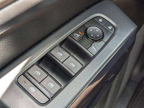 Used 2025 Nissan Pathfinder SV AWD/4WD image 29