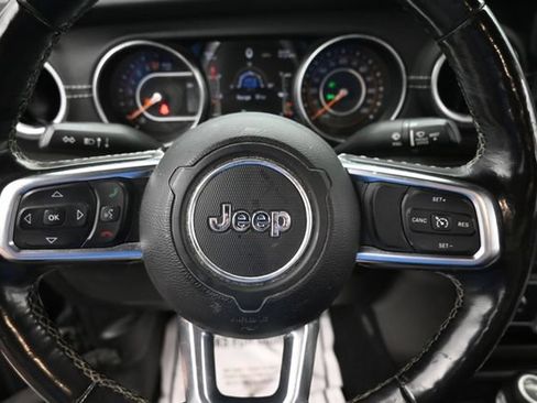 Used 2020 Jeep Gladiator Overland AWD/4WD image 15
