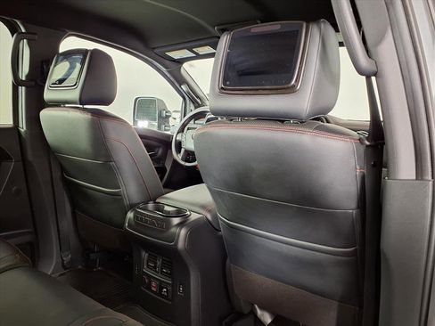 Used 2024 Nissan Titan PRO-4X w/ Pro-4x Convenience Package image 11