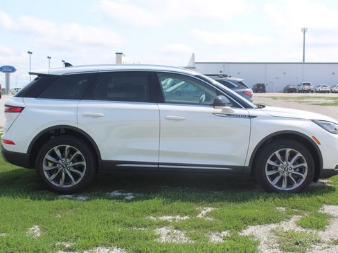 Used 2022 Lincoln Corsair AWD w/ Premium Package image 4