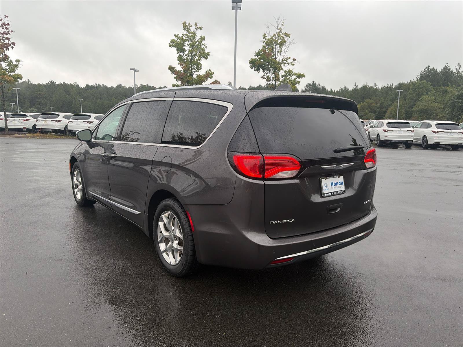 Used 2017 Chrysler Pacifica Limited FWD image 5