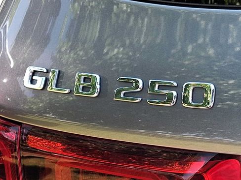 Used 2023 Mercedes-Benz GLB 250 4MATIC image 29