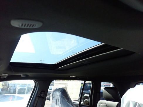 New 2025 Jeep Grand Cherokee Altitude image 18