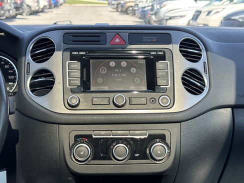 Used 2011 Volkswagen Tiguan S image 6