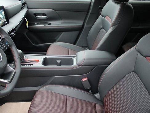 New 2026 Nissan Kicks SR w/ Cold Weather Package image 8