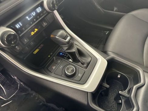 Used 2023 Toyota RAV4 XLE Premium image 18