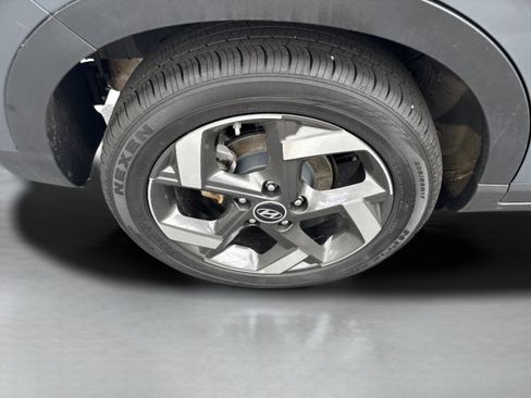 Used 2025 Hyundai Venue SEL FWD image 8