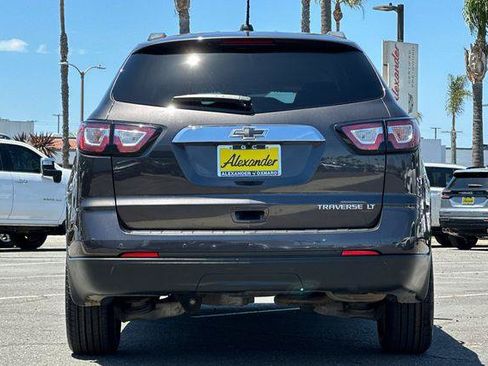 Used 2016 Chevrolet Traverse LT w/ Style and Technology Package FWD image 5