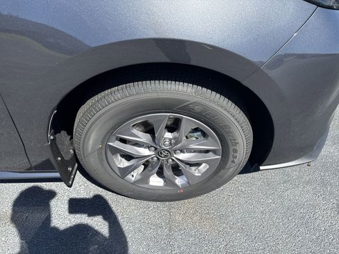 New 2025 Toyota Sienna XLE image 10