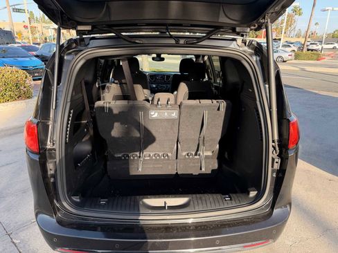 Used 2019 Chrysler Pacifica Touring Plus w/ S Appearance Package image 19