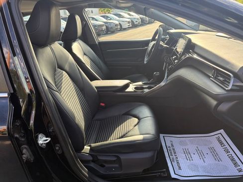 Used 2021 Toyota Camry SE FWD image 12