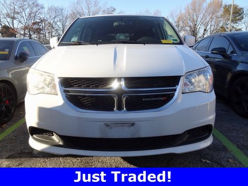 Used 2016 Dodge Grand Caravan SXT image 2