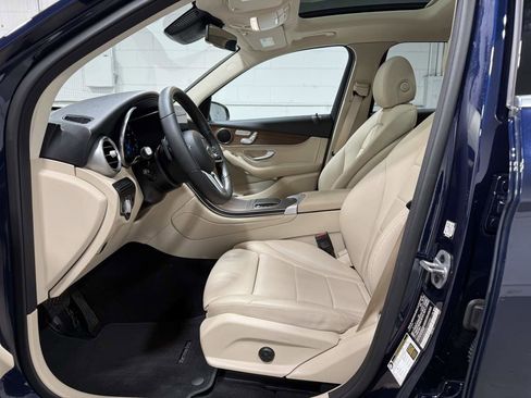Used 2022 Mercedes-Benz GLC 300 4MATIC w/ Premium Package Lite image 9