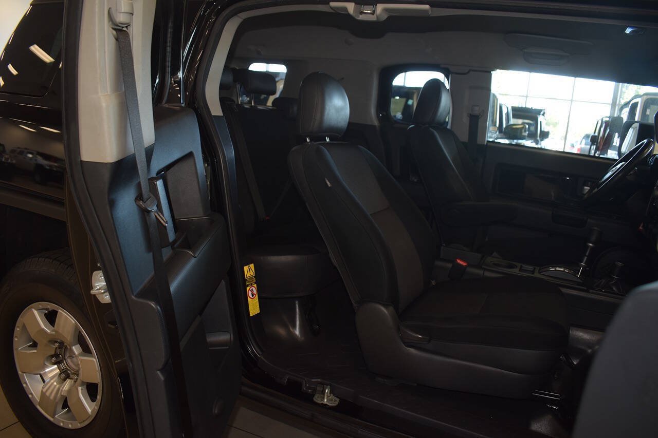 Used 2010 Toyota FJ Cruiser 4WD w/ Upgrade Pkg 2 image 11