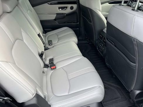 Used 2025 Honda Pilot EX-L image 23