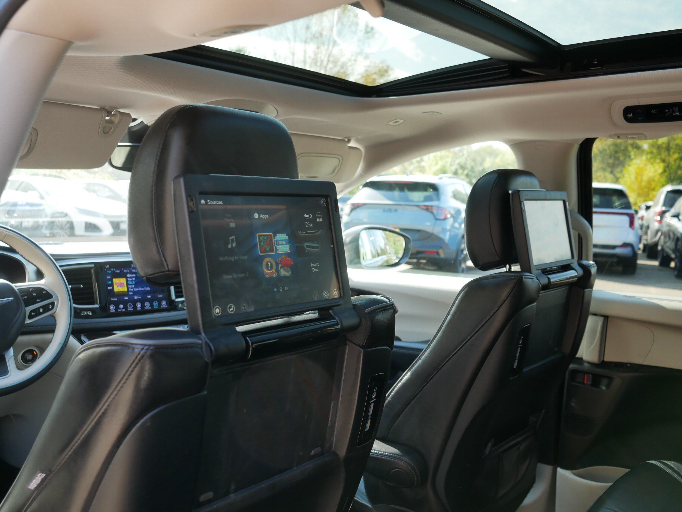 Used 2018 Chrysler Pacifica Limited w/ Advanced Safetytec Group FWD image 36